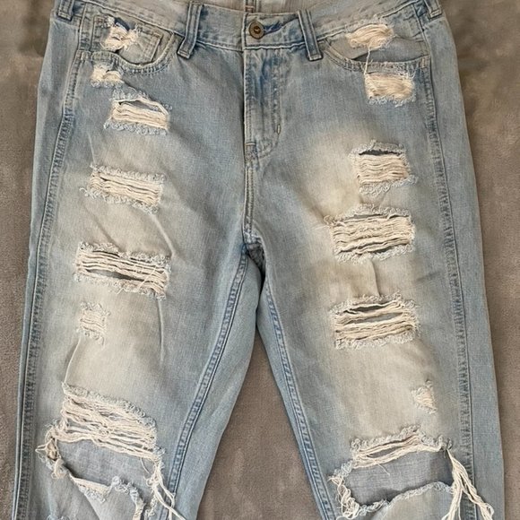 Hollister Ripped Baggy Jeans - Picture 6 of 6